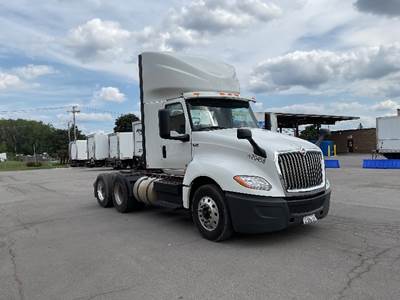 International LT625 Day Cab Truck - Cummins 430HP, 10 Speed Automatic