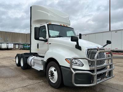 International LT625 Day Cab Truck - Cummins 450HP, 10 Speed Automatic