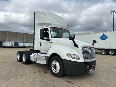 International LT625 Day Cab Truck - Cummins 450HP, 10 Speed Automatic