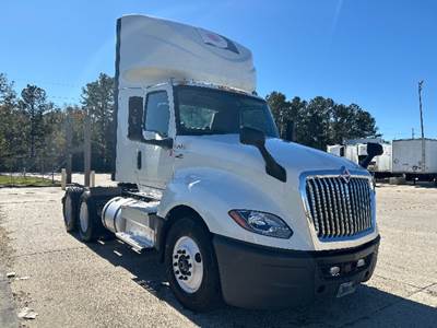 International LT625 Day Cab Truck - Cummins 450HP, 10 Speed Automatic