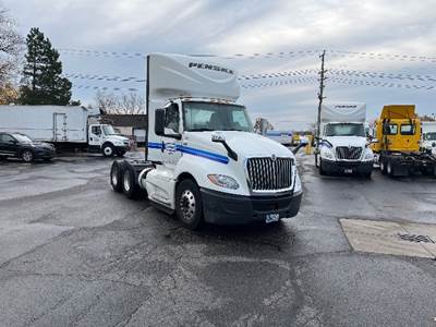 International LT625 Day Cab Truck - Cummins 450HP, 10 Speed Automatic