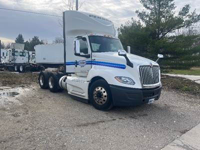 International LT625 Day Cab Truck - Cummins 450HP, 10 Speed Automatic