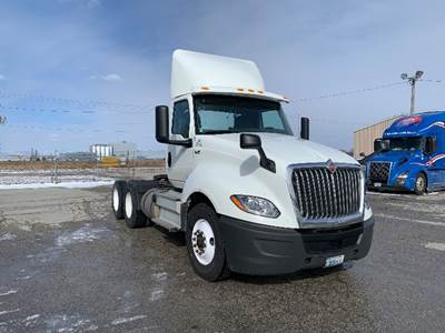 International LT625 Day Cab Truck - 430HP, 10 Speed Automatic