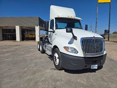 International LT625 Day Cab Truck - 430HP, 10 Speed Automatic