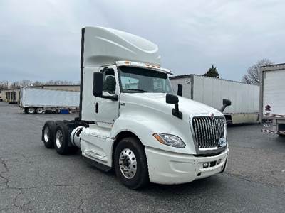 International LT625 Day Cab Truck - Cummins 450HP, 10 Speed Automatic