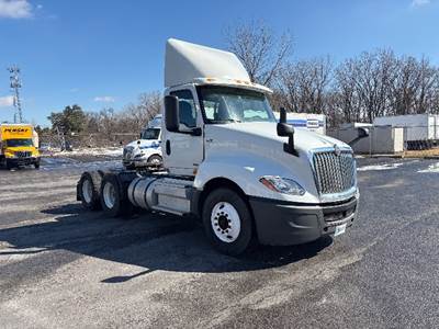 International LT625 Day Cab Truck - 430HP, 10 Speed Automatic
