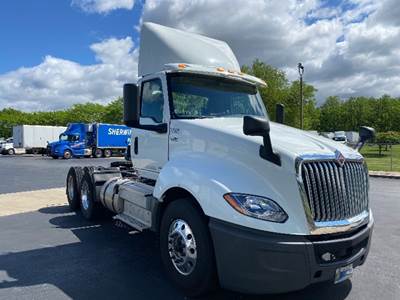 International LT625 Day Cab Truck - 430HP, 10 Speed Automatic