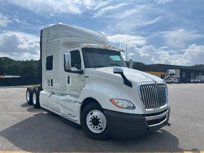 International LT625 Day Cab Truck - Cummins 450HP, 10 Speed Manual