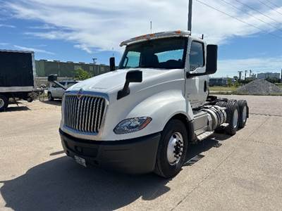 International LT625 Day Cab Truck - 430HP, 10 Speed Automatic