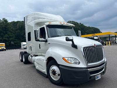 International LT625 Day Cab Truck - Cummins 450HP, 10 Speed Manual