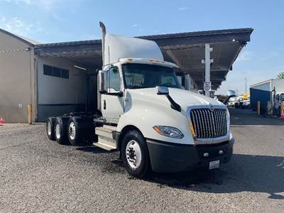 International LT625 Day Cab Truck - Cummins 450HP, 10 Speed Automatic