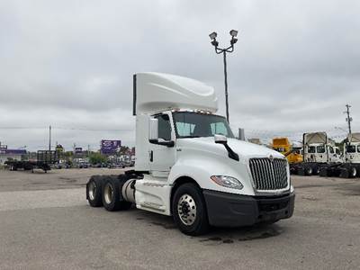 International LT625 Day Cab Truck - Cummins 450HP, 10 Speed Automatic