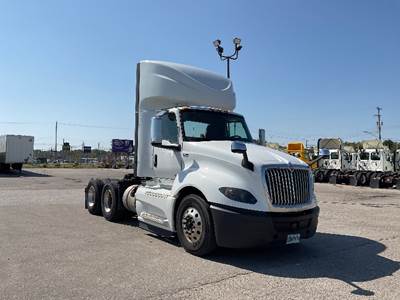 International LT625 Day Cab Truck - Cummins 450HP, 10 Speed Automatic