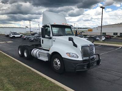 International LT625 Day Cab Truck - Cummins 430HP, 10 Speed Automatic