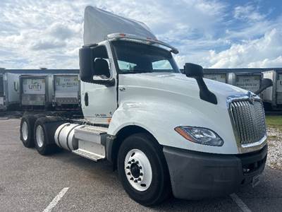 International LT625 Day Cab Truck - Cummins 430HP, 10 Speed Automatic