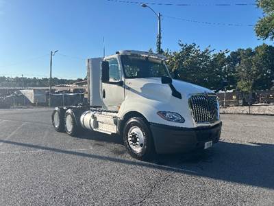 International LT625 Day Cab Truck - 430HP, 10 Speed Automatic