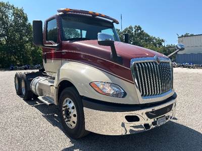 International LT625 Day Cab Truck - Cummins 450HP, 10 Speed Manual