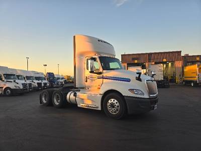 International LT625 Day Cab Truck - Cummins 450HP, 10 Speed Automatic