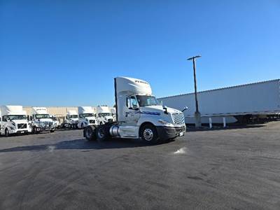 International LT625 Day Cab Truck - Cummins 450HP, 10 Speed Automatic