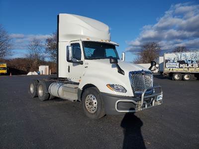 International LT625 Day Cab Truck - Cummins 450HP, 10 Speed Automatic