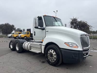 International LT625 Day Cab Truck - Cummins 450HP, 10 Speed Automatic