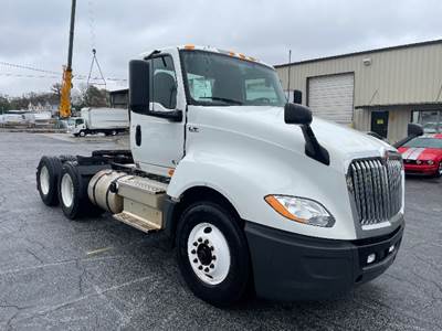 International LT625 Day Cab Truck - Cummins 430HP, 10 Speed Automatic