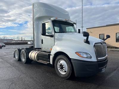 International LT625 Day Cab Truck - Cummins 430HP, 10 Speed Automatic