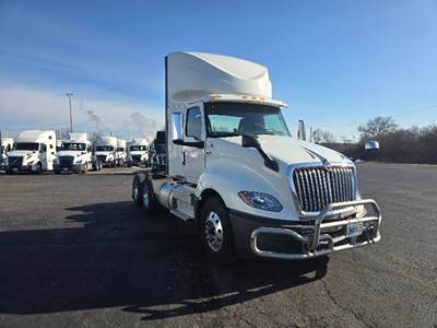 International LT625 Day Cab Truck - Cummins 450HP, 10 Speed Automatic