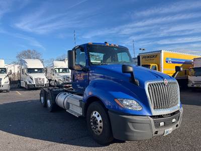 International LT625 Day Cab Truck - Cummins 430HP, 10 Speed Manual