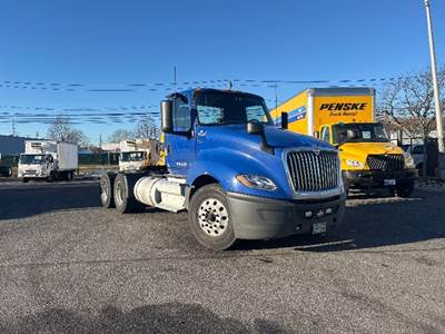 International LT625 Day Cab Truck - Cummins 430HP, 10 Speed Manual