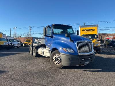 International LT625 Day Cab Truck - Cummins 430HP, 10 Speed Manual