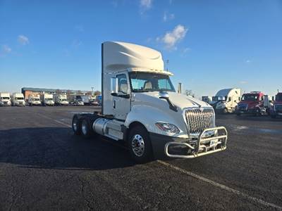 International LT625 Day Cab Truck - Cummins 450HP, 10 Speed Automatic