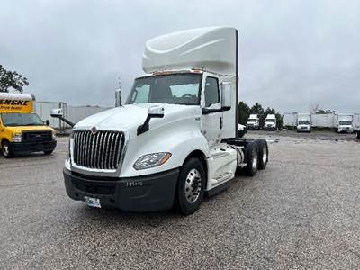 International LT625 Day Cab Truck - Cummins 450HP, 10 Speed Automatic