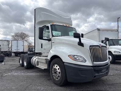 International LT625 Day Cab Truck - Cummins 450HP, 13 Speed Manual