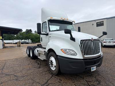 International LT625 Day Cab Truck - 430HP, 10 Speed Automatic