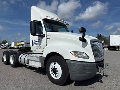 International LT625 Day Cab Truck - Cummins 430HP, 10 Speed Automatic