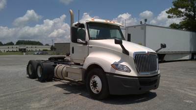 International LT625 Day Cab Truck - Cummins 450HP, 10 Speed Manual