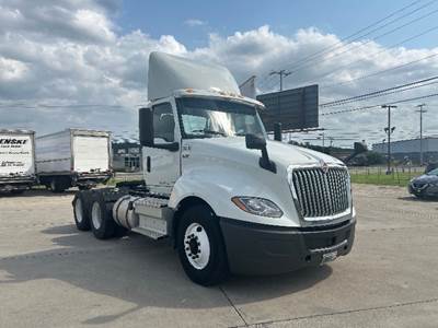 International LT625 Day Cab Truck - 430HP, 10 Speed Automatic