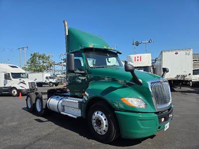 International LT625 Day Cab Truck - Cummins 450HP, 10 Speed Automatic