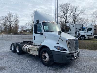 International RH613 Day Cab Truck - 410HP, 10 Speed Automatic