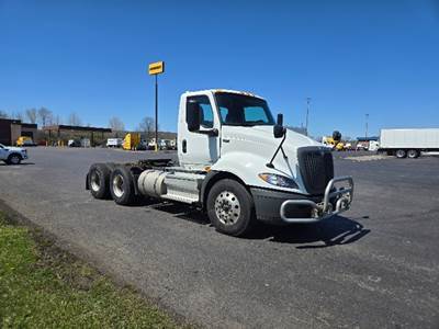 International RH613 Day Cab Truck - 410HP, 10 Speed Manual