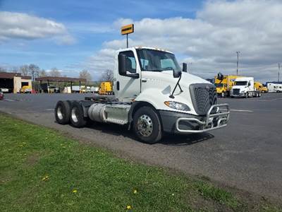 International RH613 Day Cab Truck - 410HP, 10 Speed Manual
