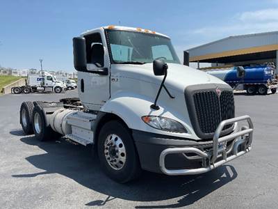 International RH613 Day Cab Truck - 410HP, 10 Speed Manual