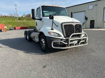 International RH613 Day Cab Truck - 410HP, 10 Speed Manual