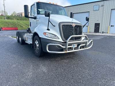 International RH613 Day Cab Truck - 410HP, 10 Speed Manual