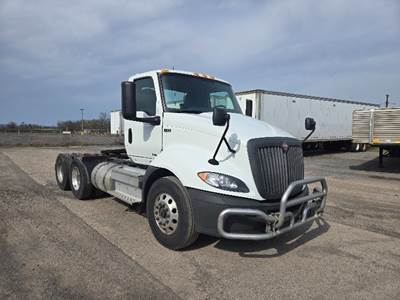 International RH613 Day Cab Truck - 410HP, 10 Speed Manual