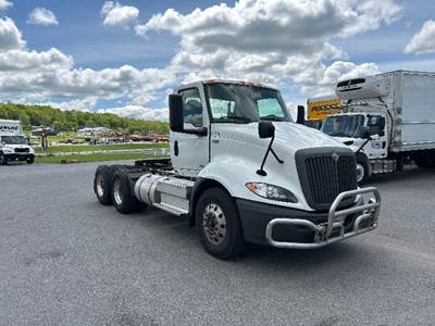 International RH613 Day Cab Truck - 410HP, 10 Speed Manual
