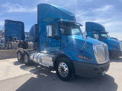 International RH613 Day Cab Truck - 410HP, 10 Speed Automatic