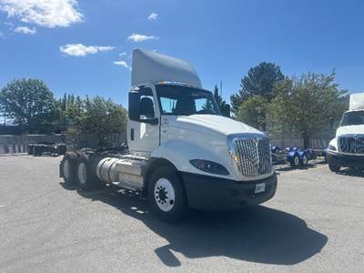 International RH613 Day Cab Truck - 430HP, 10 Speed Manual