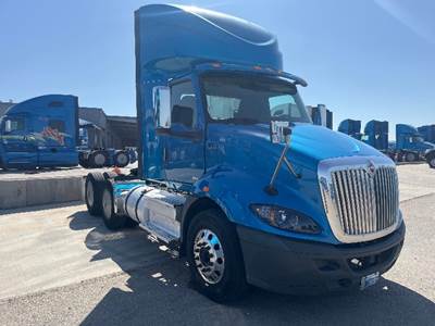 International RH613 Day Cab Truck - 410HP, 10 Speed Automatic